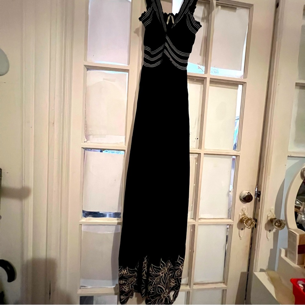 Women’s Sleevesless Black & White Event Maxi Dress, Size Large.